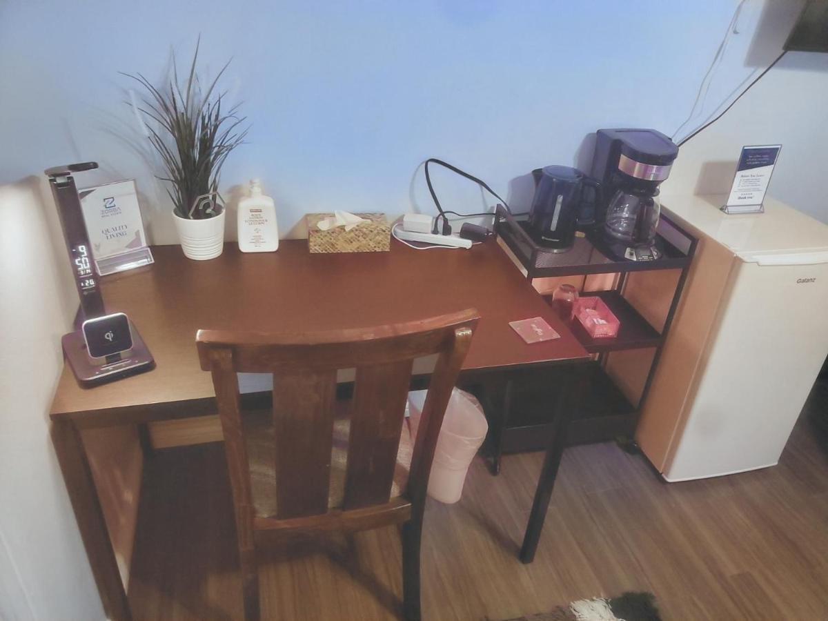 Booking - Conrad -Single Room - Self Check-In Гатино Экстерьер фото